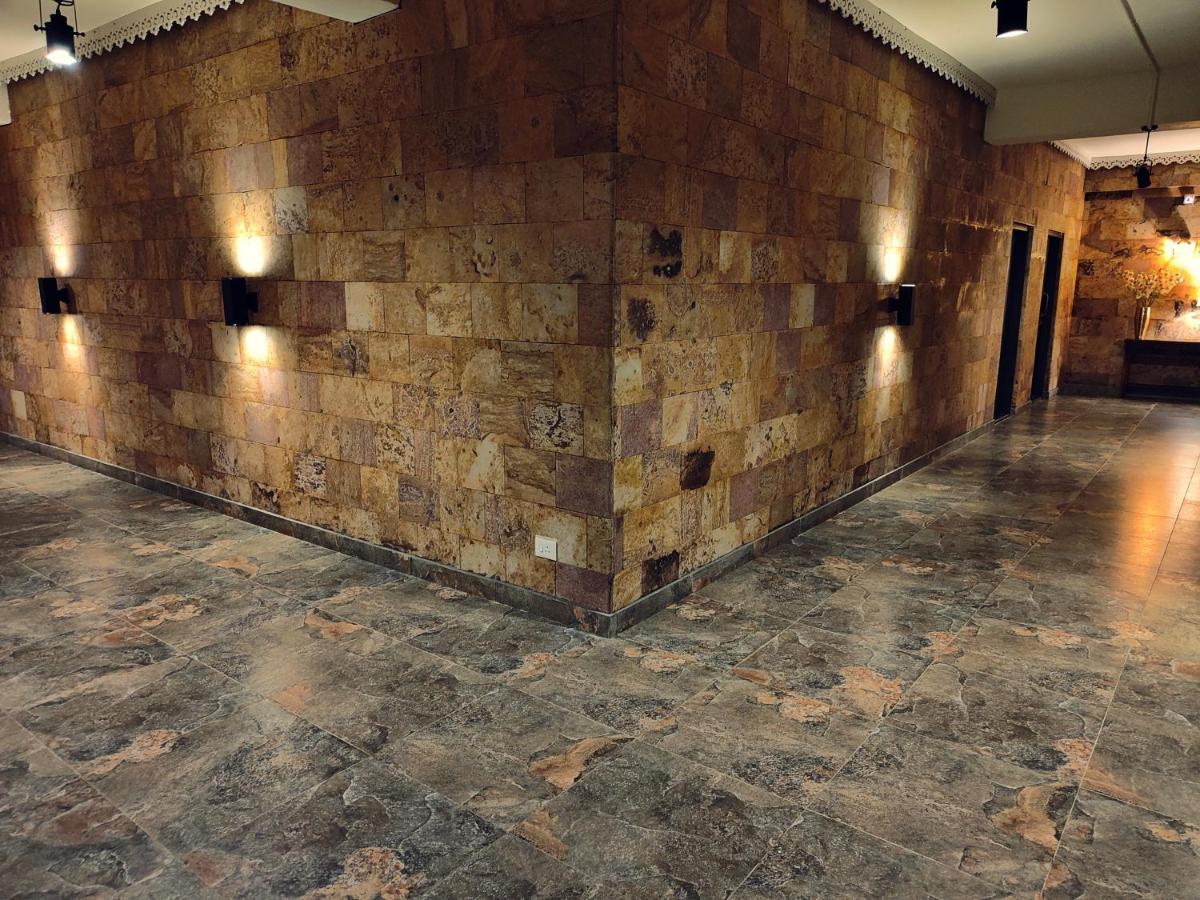 שילונג Hotel Acropolis מראה חיצוני תמונה