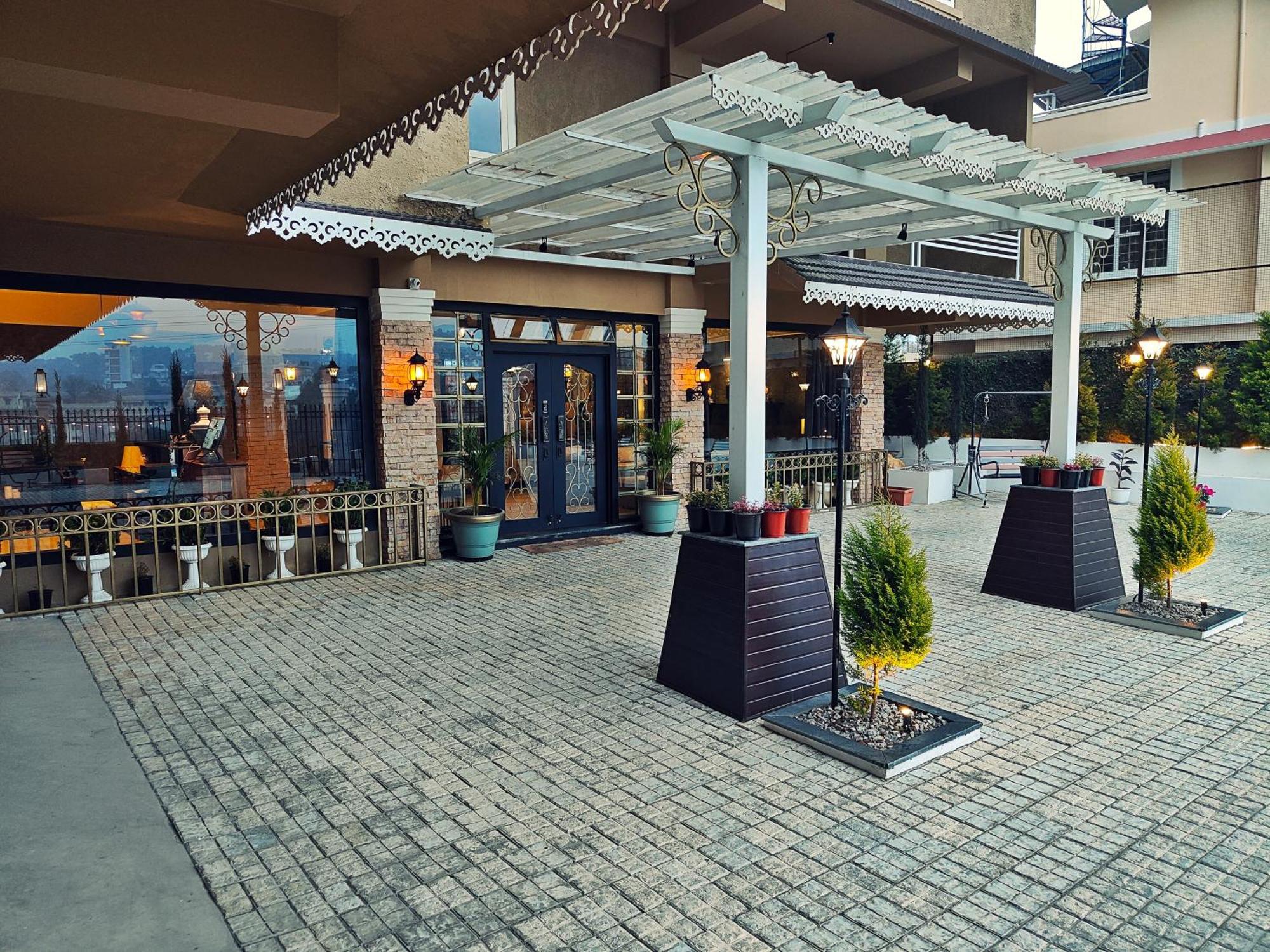 שילונג Hotel Acropolis מראה חיצוני תמונה
