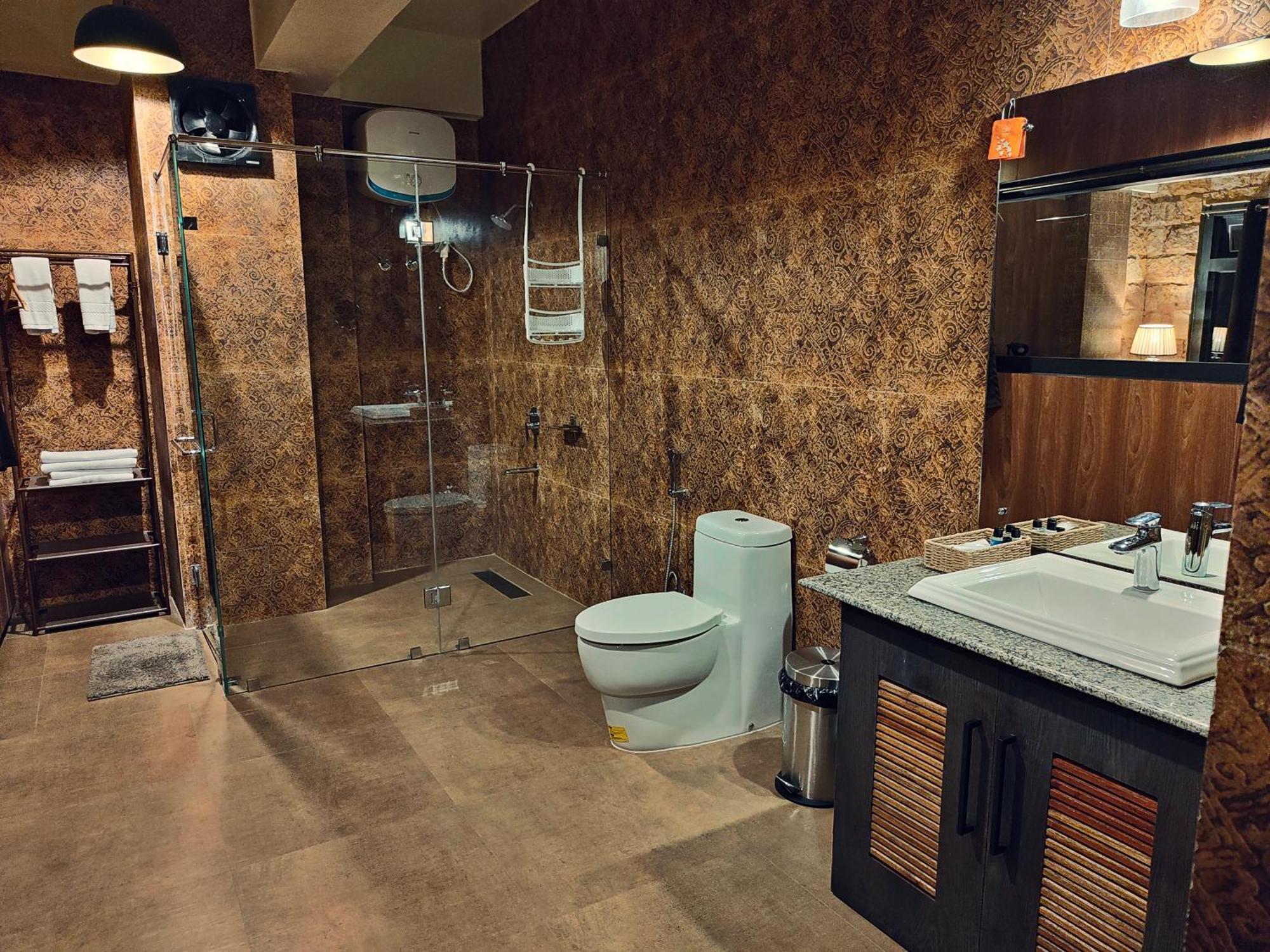 שילונג Hotel Acropolis מראה חיצוני תמונה